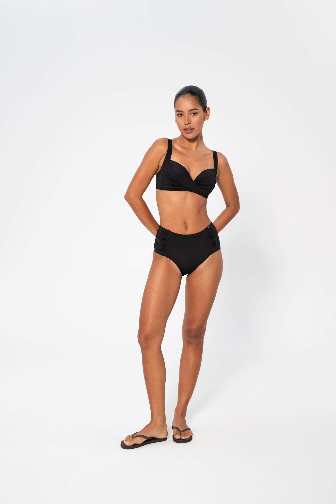 Medea Solid Top